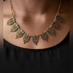 ❗5/$10❗  Beautiful leaf design necklace and earrings set, N…